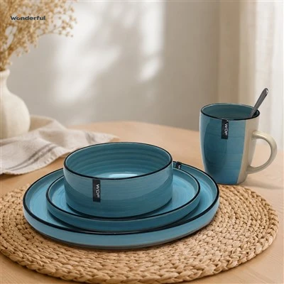 Piatti in ceramica dipinti a mano