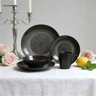 Meravigliose stoviglie in ceramica con smalto reattivo Midnight Speckle